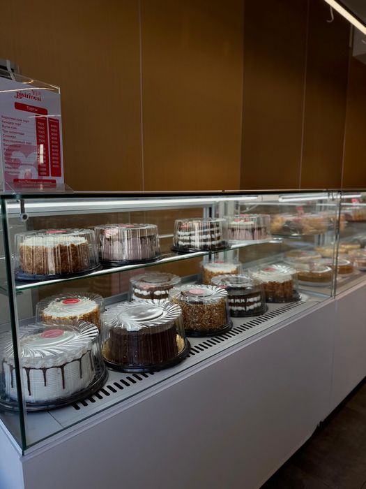 Витрины в кондитерский магазин