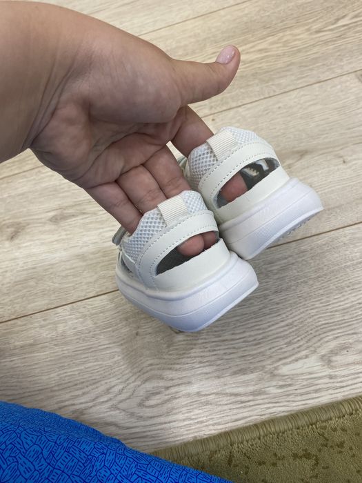 Классные детские кроссовки летние