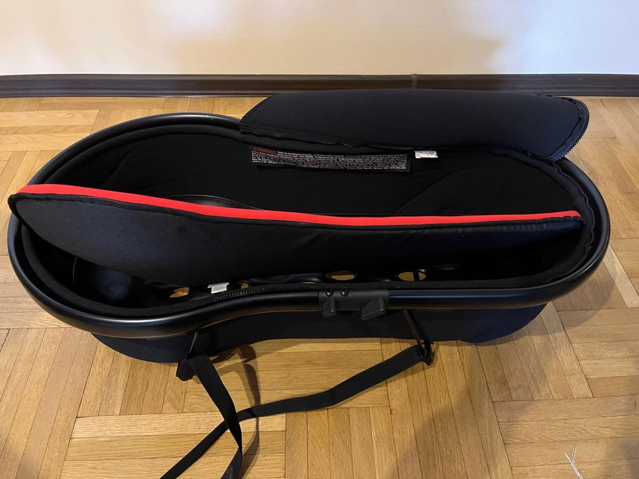 Кош за бебе със сенник