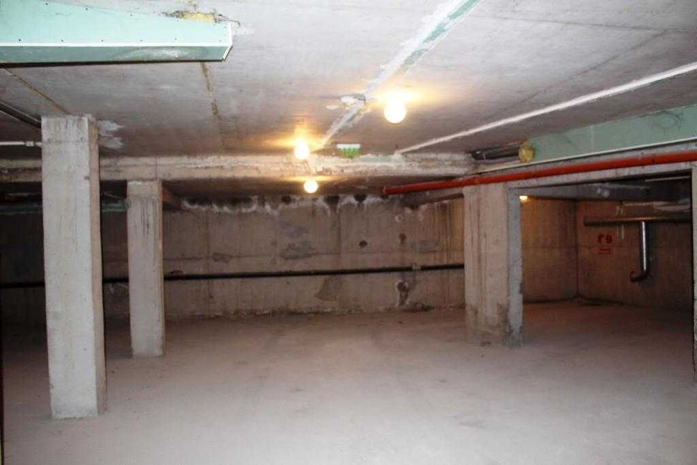 ПОД НАЕМ ГАРАЖИ,гр.Свищов,Идеален Център-Deja Vu-Търговска гимназия