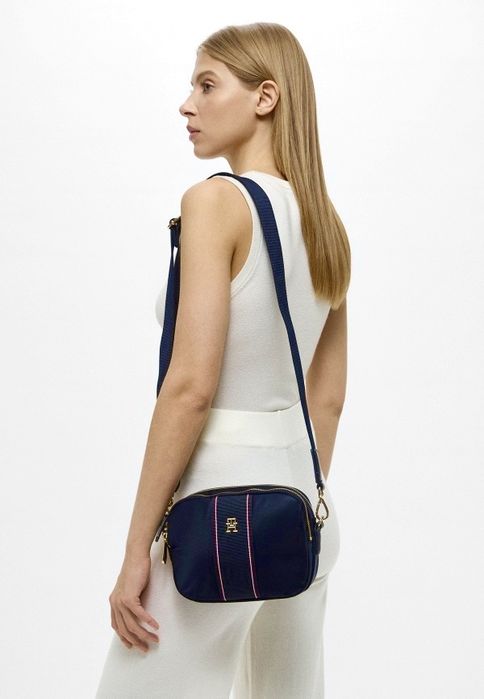Продам сумочку Tommy Hilfiger