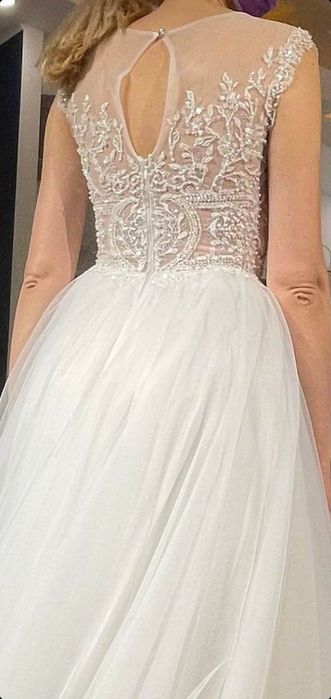 Rochie de mireasa si crinolina