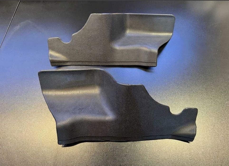 Set ornamente praguri + covor mocheta Dacia Duster 2 – Negru
 Setul