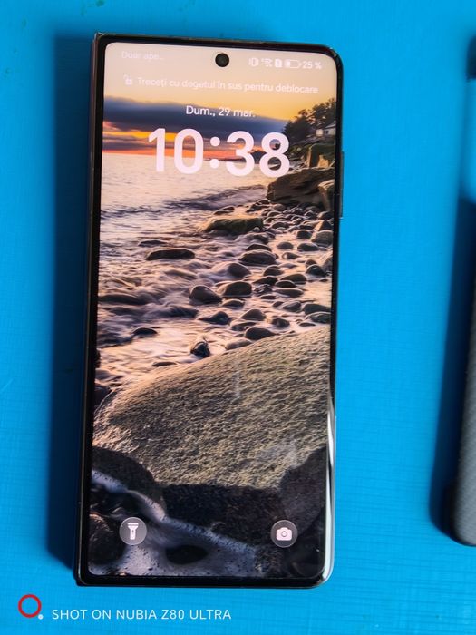 Honor Magic V2..