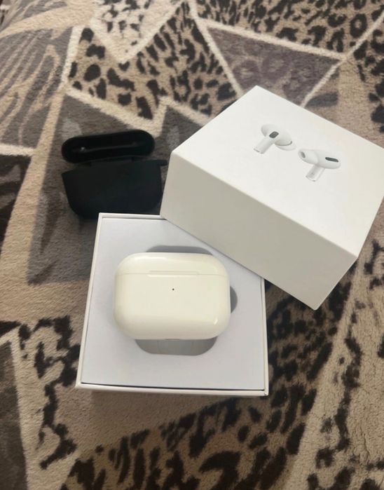 Căști AirPods de vânzare