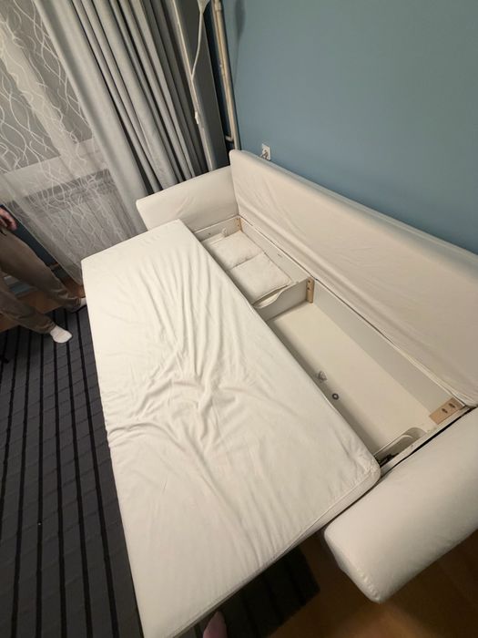 Диван Икеа белый тканевый