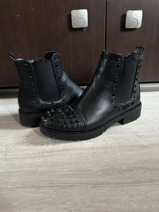 Дамски боти с шипове