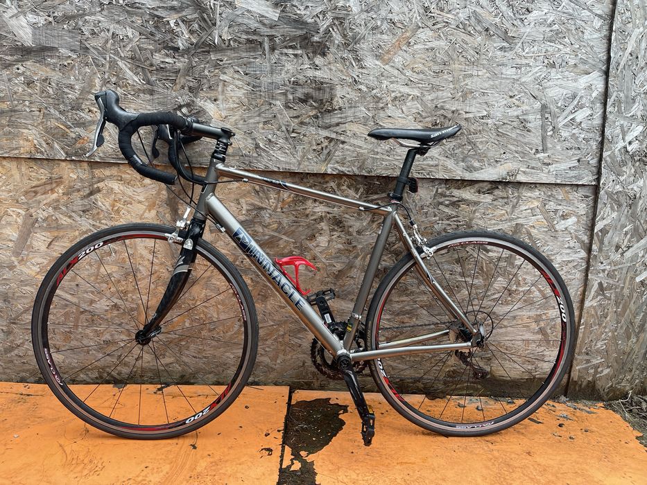 Bicicleta cursiera pinnacle furca de carbon roti 28” shimano 105