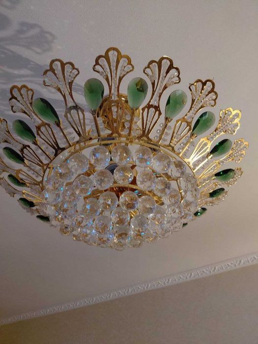 Люстра в хорошем состояние