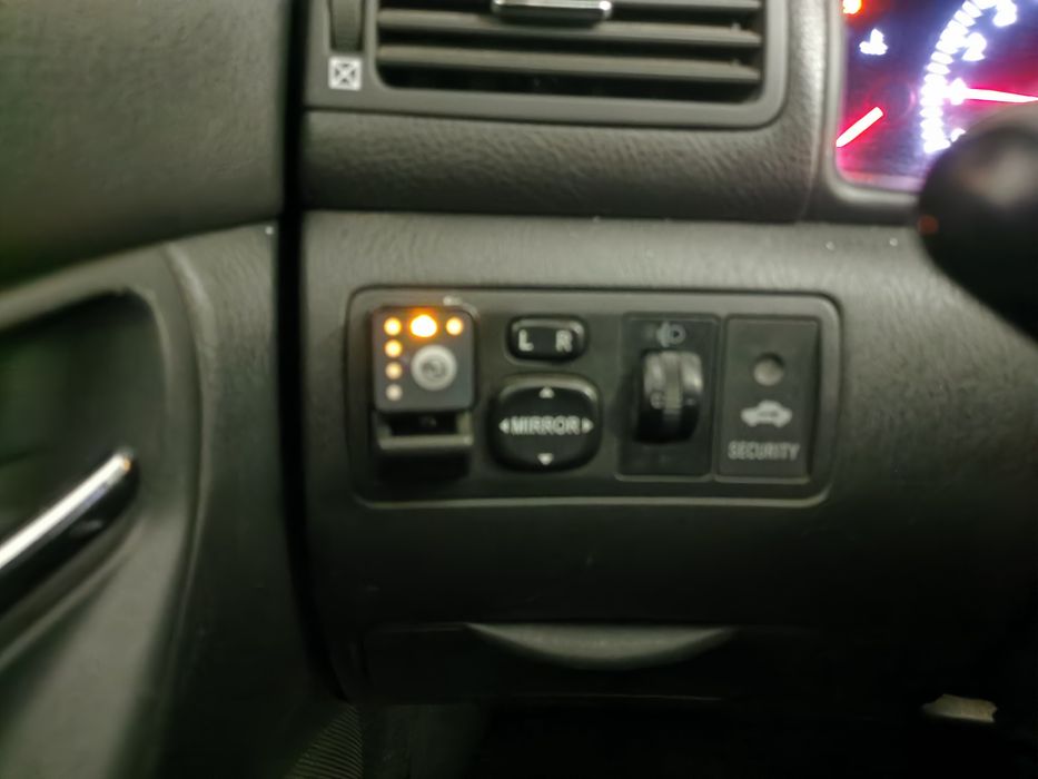 Продавам Тойота Корола 2005г. 1.4 vvti цялата или на части