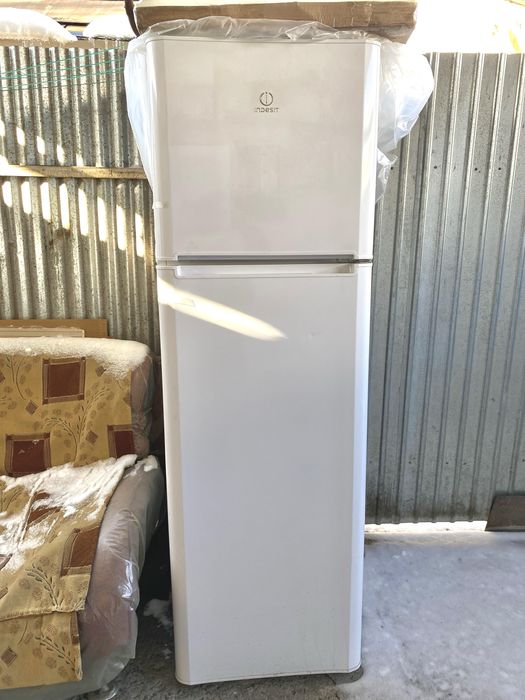 Холодильник Indesit