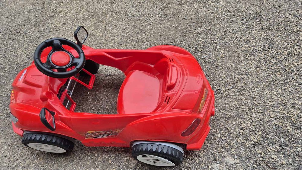 Детска кола с педали