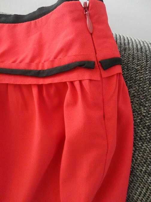 doua fuste  marimea S