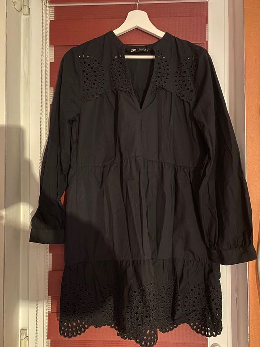 Черна рокля на Зара
