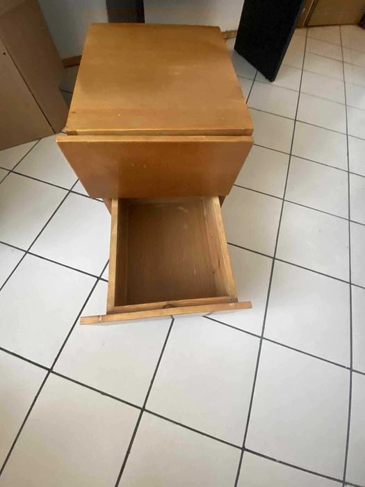 Нощно шкафче 37×47×47 см – 30 лв, София, кв. Стрелбище