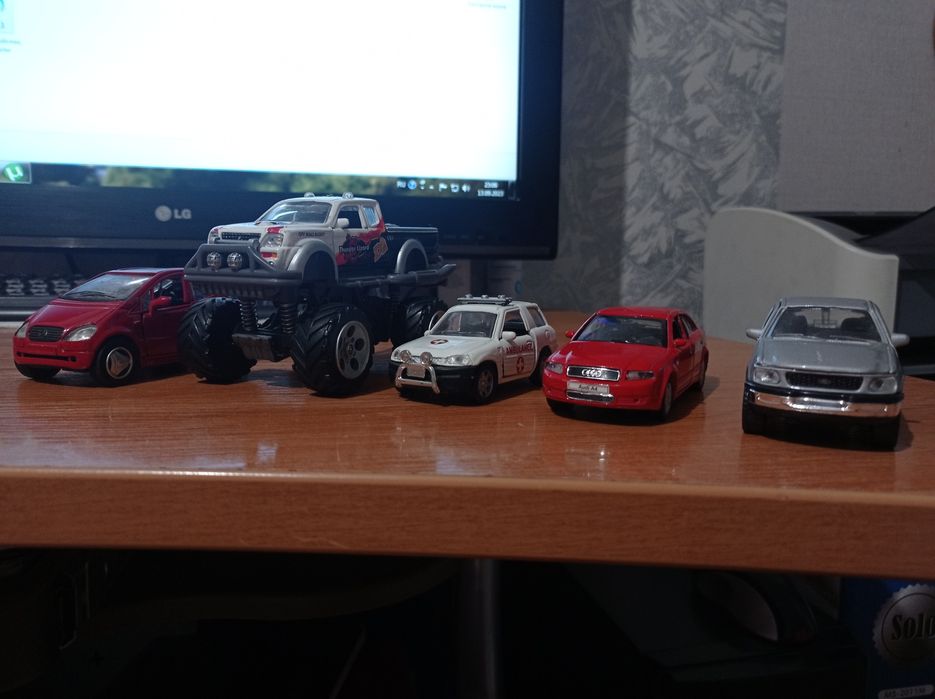 Продам машину машинки модельки