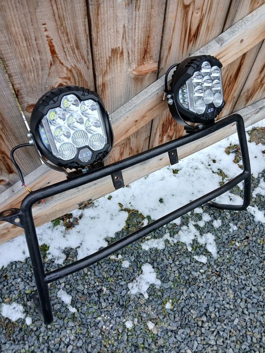 Bulbar cu proiectoare offroad.