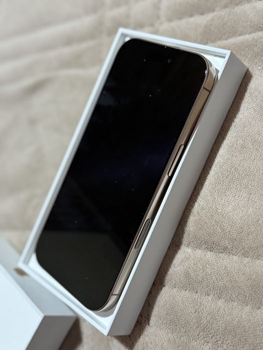 iPhone 16 pro Desert Titanium