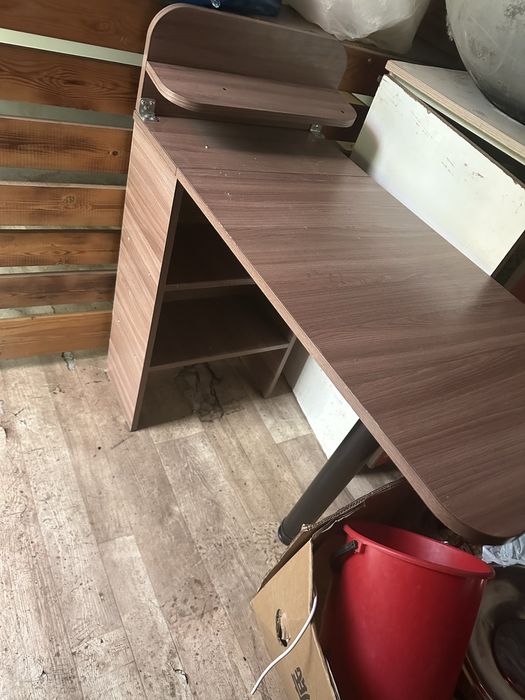 Продам срочно маникюрный стол