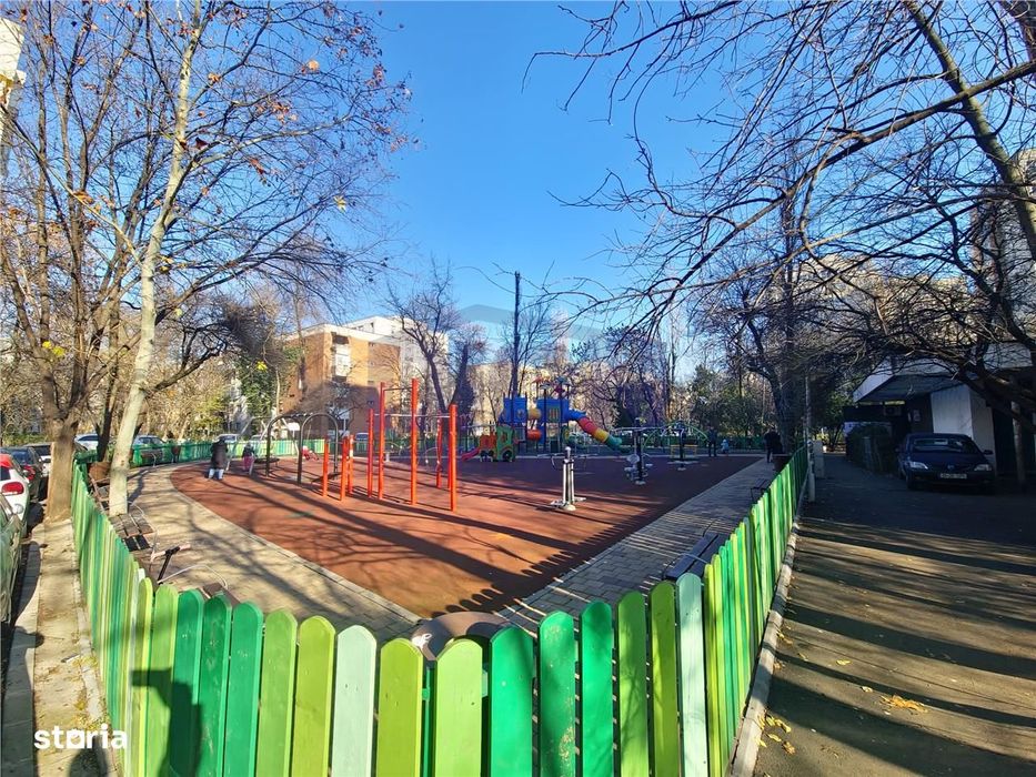 Parc Moghioros Mall Dr.Taberelor McDonald:s