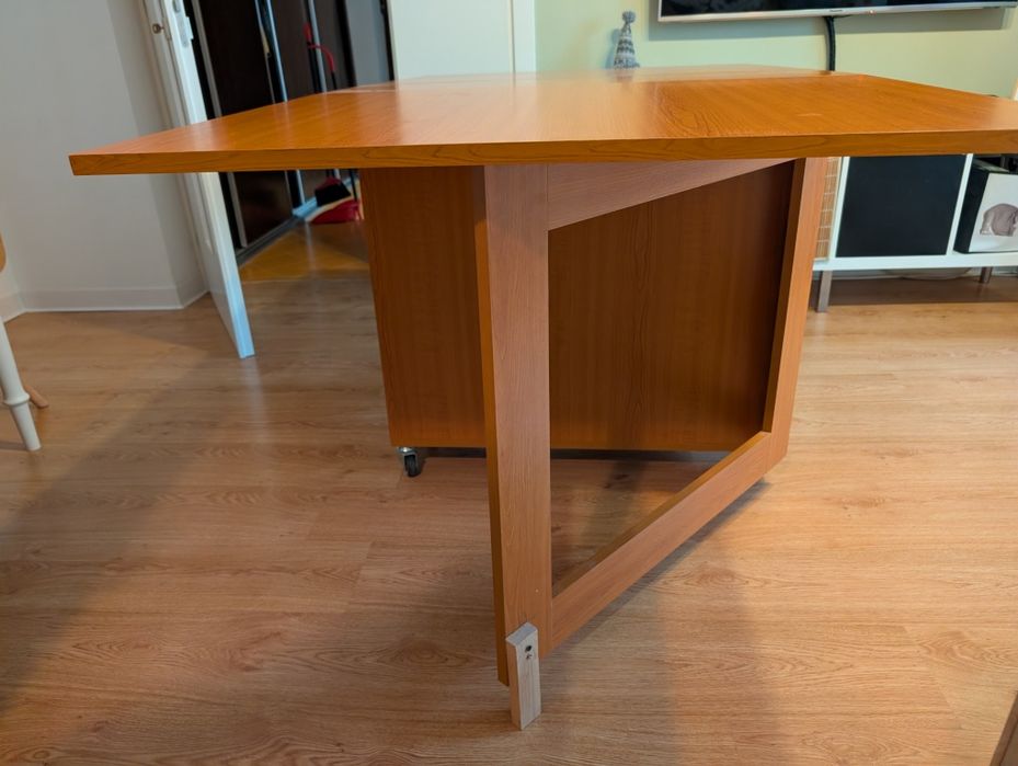 Vând Masa Pliabila 156cm din pal cu role