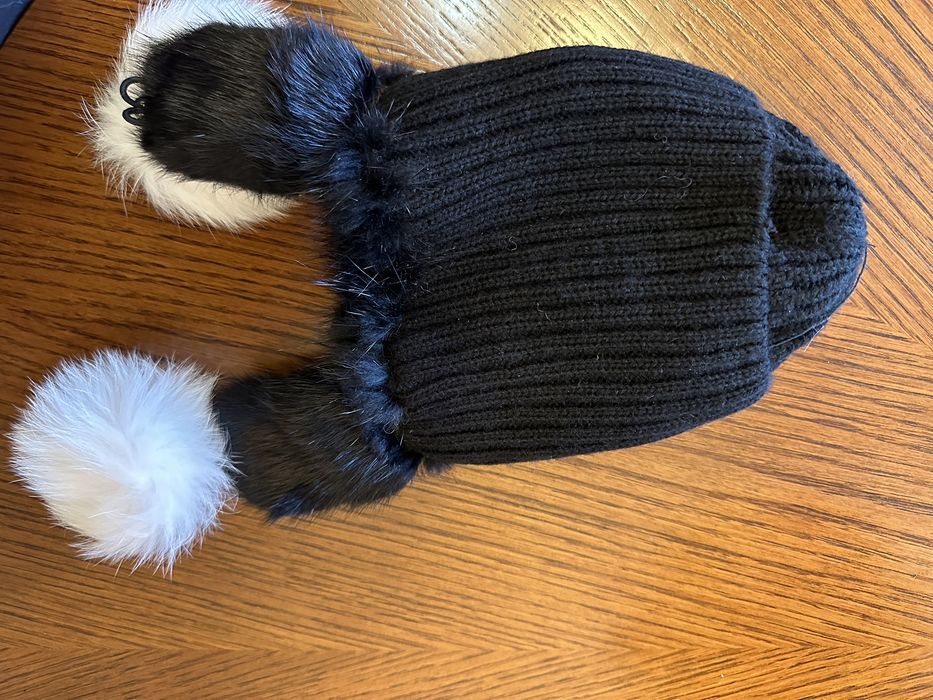 Шапки детские ,варежки.