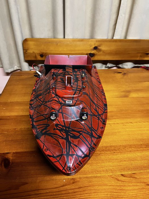 Лодка за захранка D12f