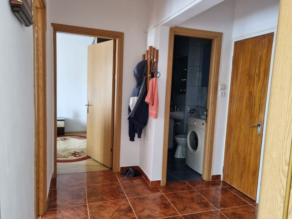 Închiriez apartament
