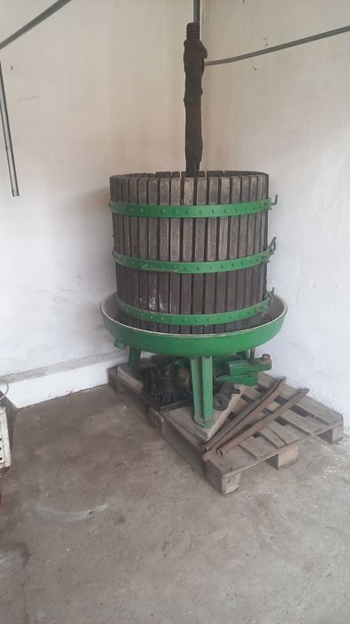 Trasc strugure 250 litri