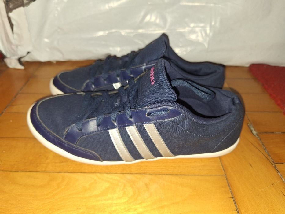 adidasi adidas 40 neo ca noi cu dungi argintii