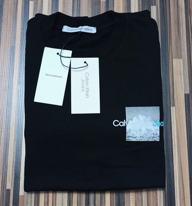 Vând bluza noua de bărbați Calvin Klein