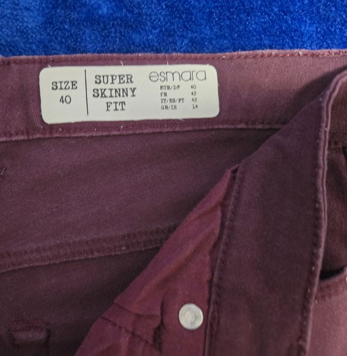Pantaloni denim elastici Esmara, culoare Bordeaux - mărimea 40, ca Noi