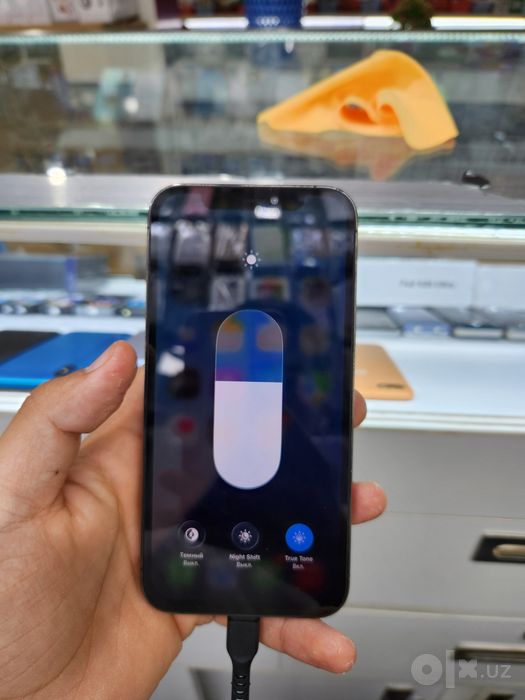 IPhone 12 pro qora rangda 185 dolir