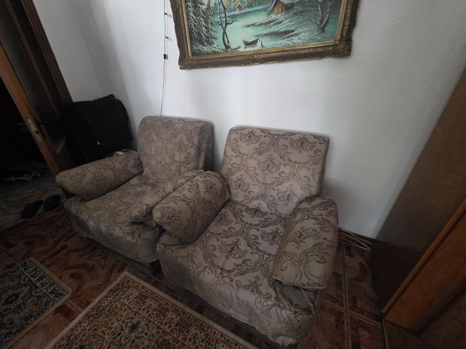 Vând canapea extensibila si 2 fotoli