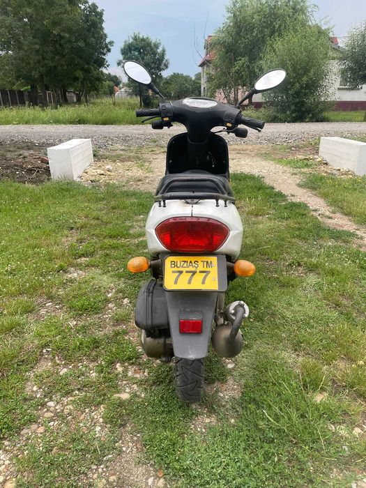 Scuter 49 keeway  swan