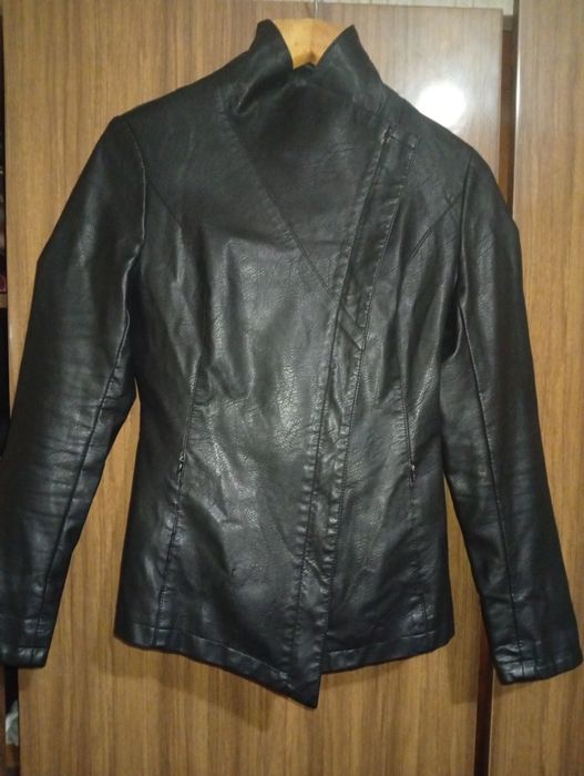 Продается Женская Кожаная куртка .
