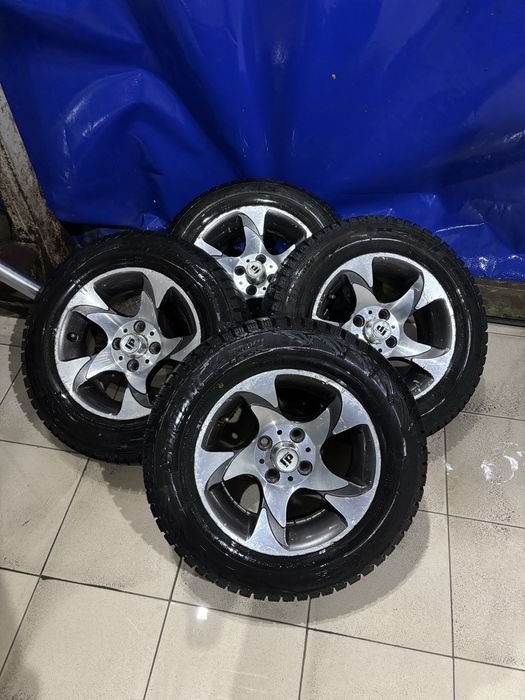 Продам зимнюю резину с дисками