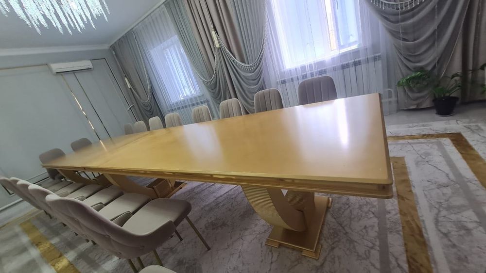 Стол и стулья в наборе