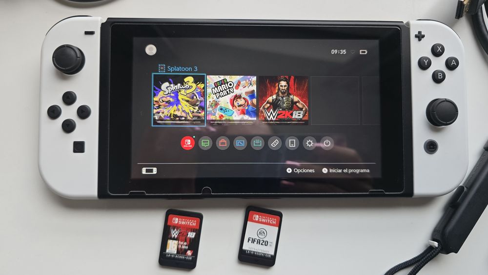 Nintendo Switch в перфектно състояние. Пълен комплект + игра по избор