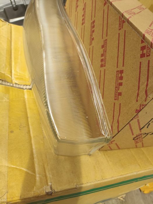 Камри 10 стекло фара