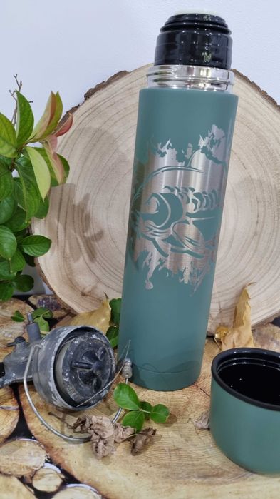 Термос с гравиран шаран– Идеален за любителите на риболова и природата