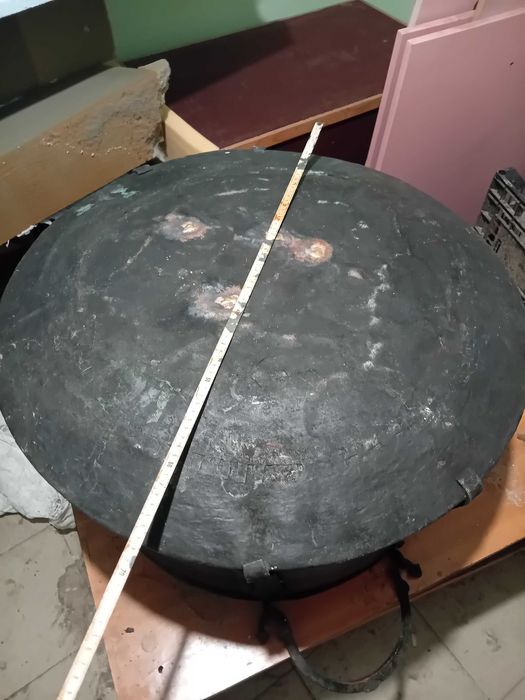 Стар кован казан