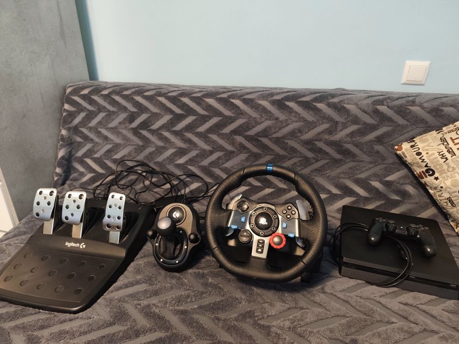 Playstation 4 + Logitech g29