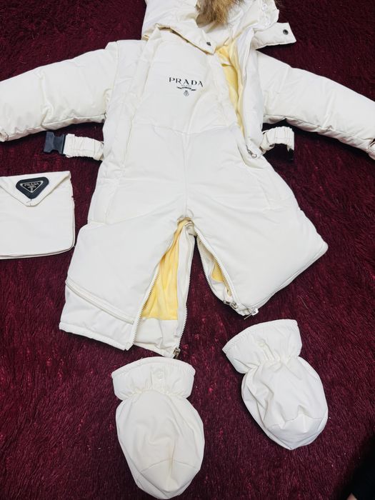 Продам зимний комбинезон Prada