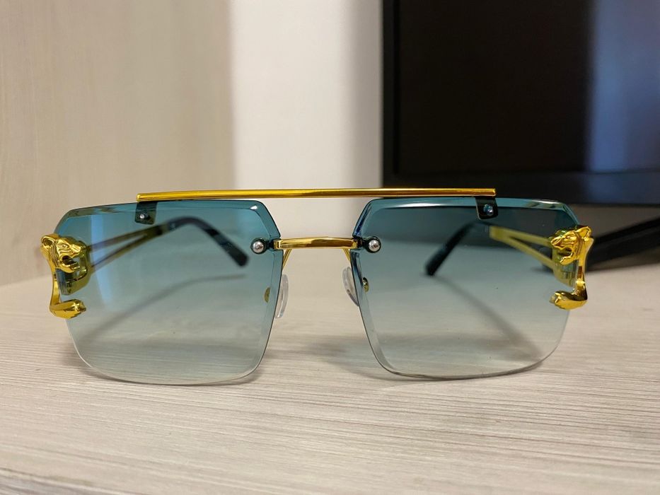 5 perechi de ochelari model Cartier la 200 de lei
