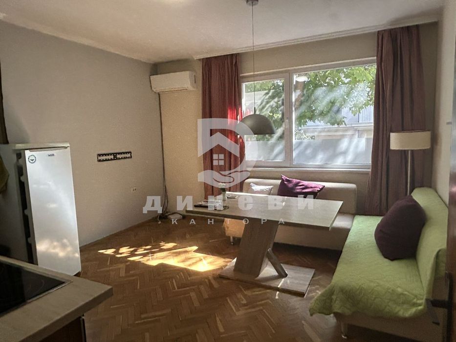 Четиристаен апартамент в центъра