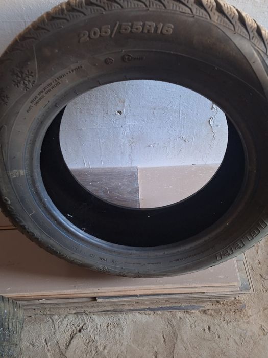 Комплект зимних б/у шин 16