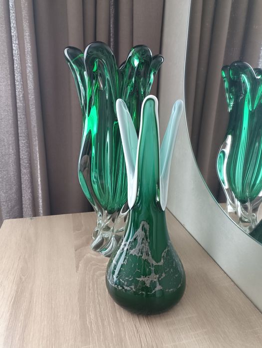 Интерьерные вазы из стекла