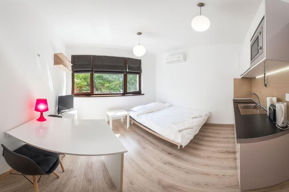 Дава се под наем Едностаен апартамент в Варна, Червен площад - 30 кв.м за 375 € - Снимка #2