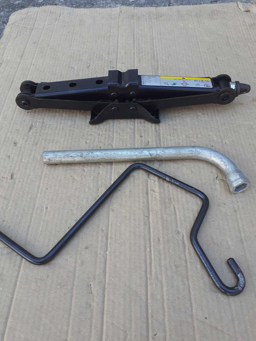 Cric,cheie de roti VW Golf, Touran  SKODA Octavia,Rapid,AUDI A3,SEAT